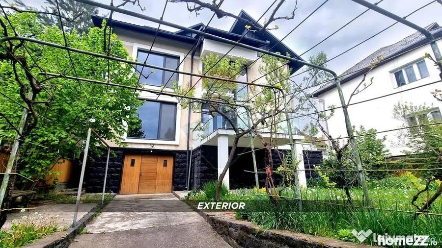 Casă cu 7 camere cu Teren 460 Mp în Traian
