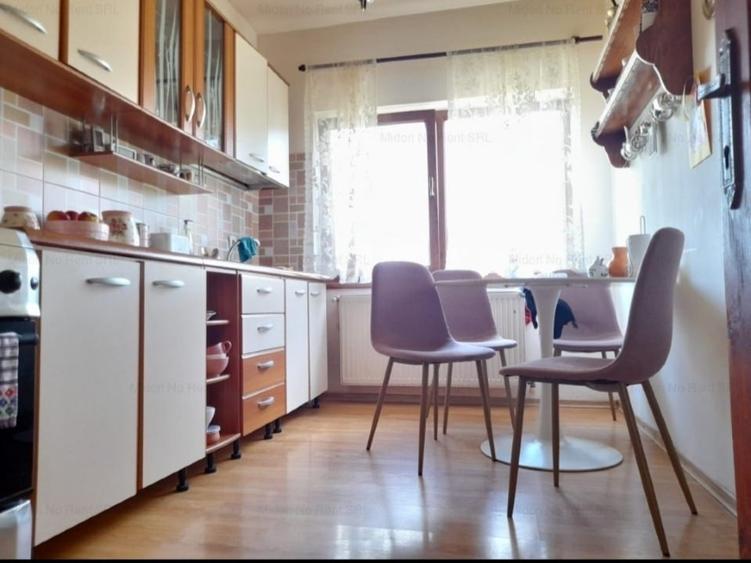 Casă individuală cu 4 camere cu Teren 300 Mp în Est