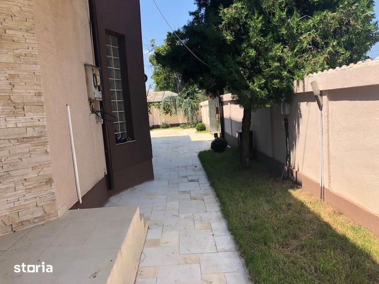 Casă cu 7 camere cu Piscina în Apărătorii Patriei