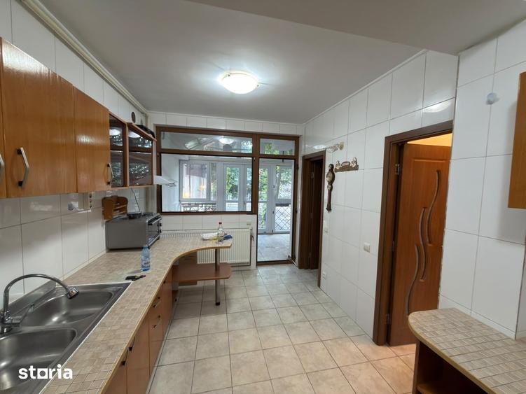 Casă cu 5 camere cu Teren 280 Mp în 1 Mai
