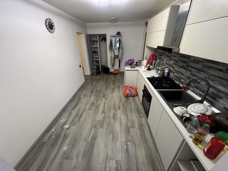 Apartament cu 3 camere semidecomandat, mobilat în Tomis II