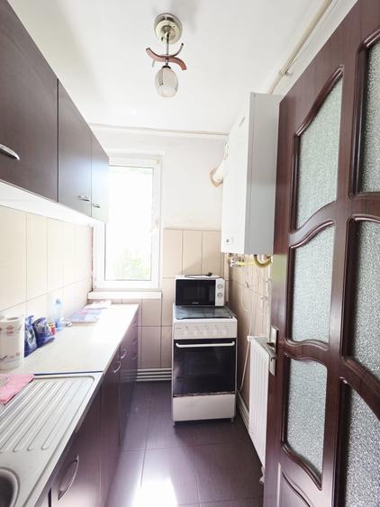 Apartament cu 3 camere semidecomandat în Micro 19