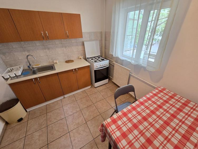 Apartament cu 2 camere decomandat, mobilat în Brâncoveanu