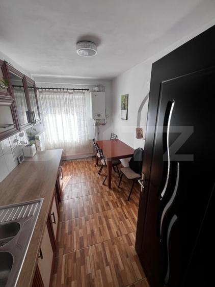 Apartament cu 3 camere semidecomandat, mobilat în Codlea