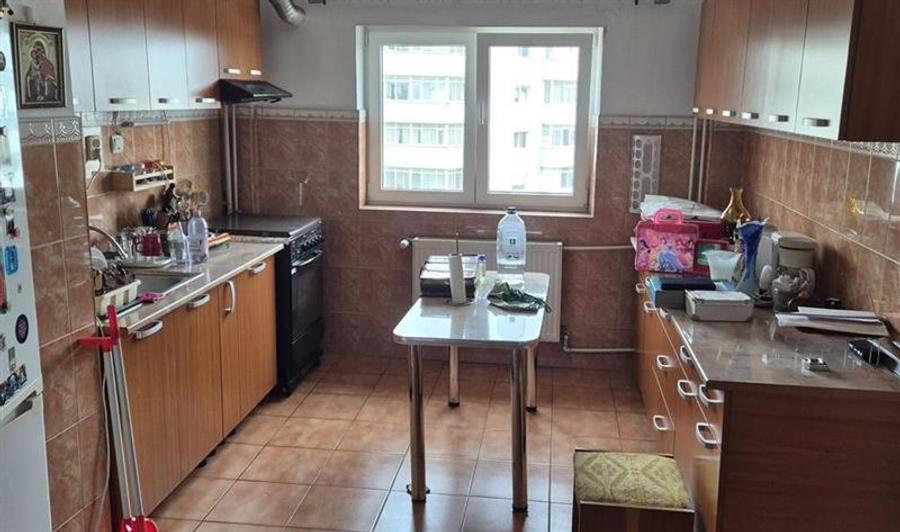 Apartament cu 2 camere semidecomandat, mobilat în Pantelimon