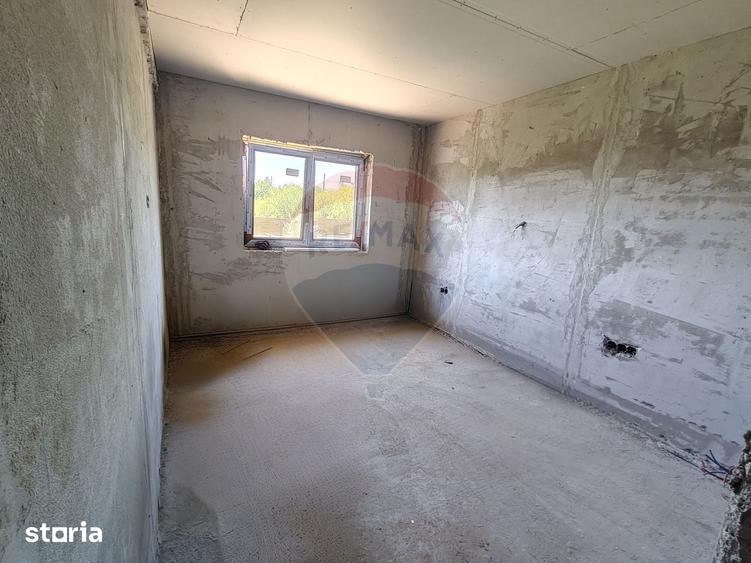 Casă cu 4 camere cu Teren 500 Mp în Central