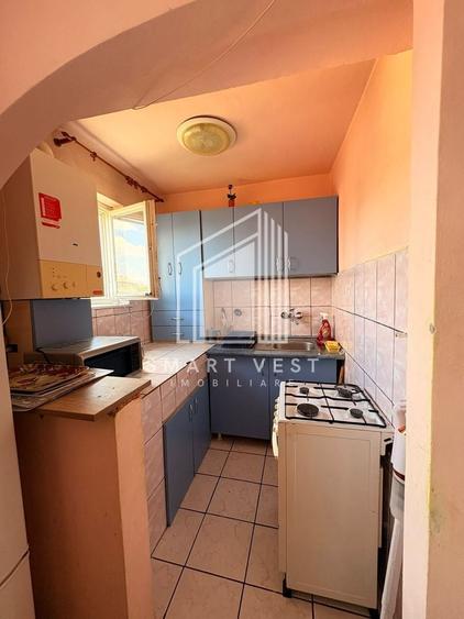 Apartament cu 2 camere semidecomandat, mobilat în Cloșca