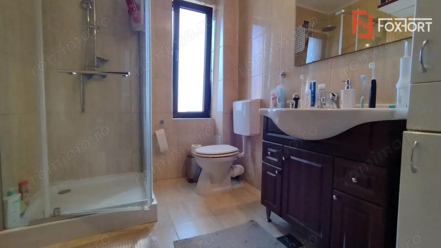 Casă cu 5 camere cu Canalizare în Central