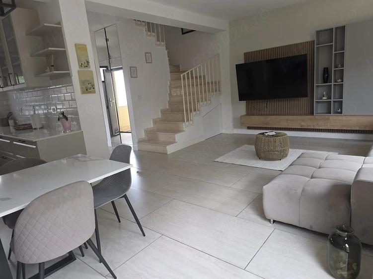 Casă cu 5 camere cu Teren 150 Mp în Subcetate