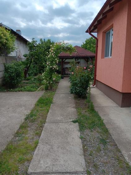 Casă cu 3 camere în Brătășanca