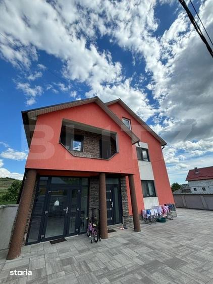 Casă cu 9 camere cu Teren 1000 Mp în Dumitra