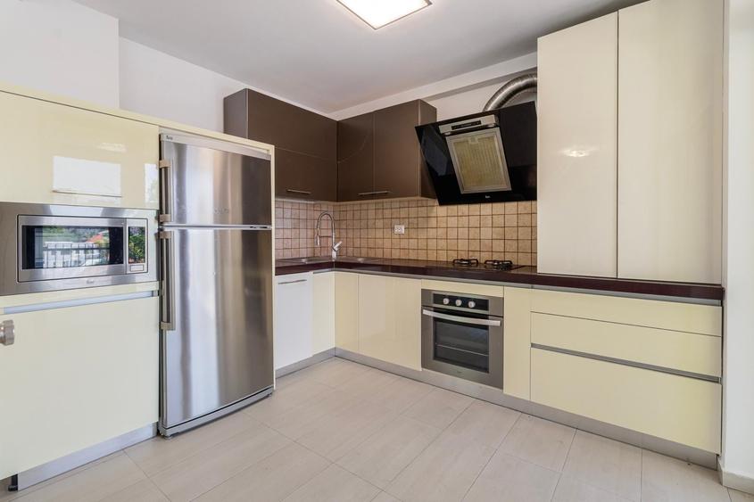 Apartament cu 4 camere decomandat în Kiseleff