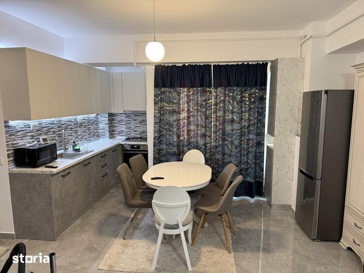 Apartament cu 3 camere în Podu Roș