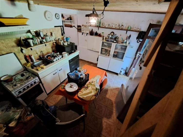 Casă individuală cu 7 camere cu Teren 1660 Mp în Pietroasa