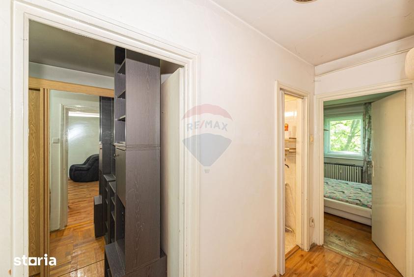 Apartament cu 3 camere semidecomandat în Giulești