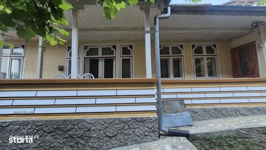 Casă cu 4 camere cu Teren 679 Mp în Central