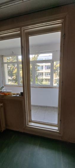 Apartament cu 4 camere decomandat în 1 Decembrie 1918