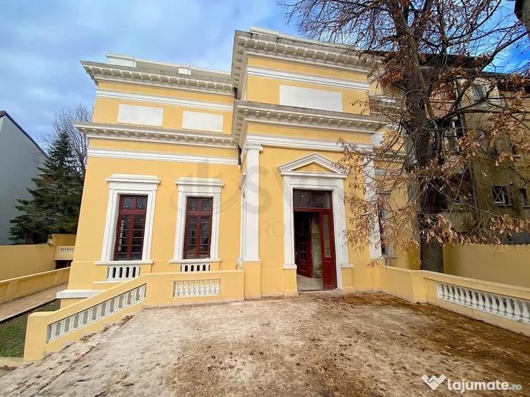 Casă cu 7 camere cu Canalizare în Romană