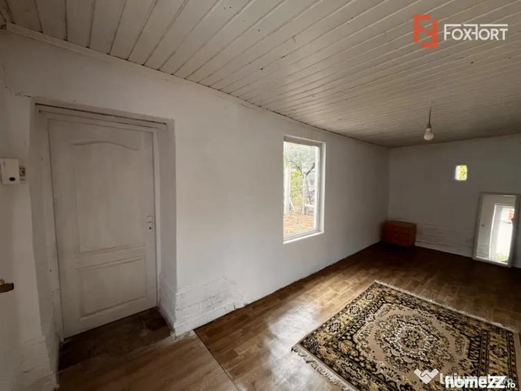 Casă cu 3 camere cu Teren 1438 Mp în Central