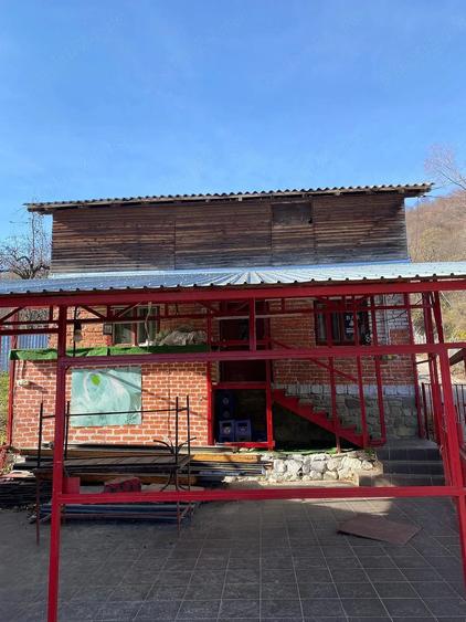 Casă cu 3 camere cu Teren 476 Mp în Plai