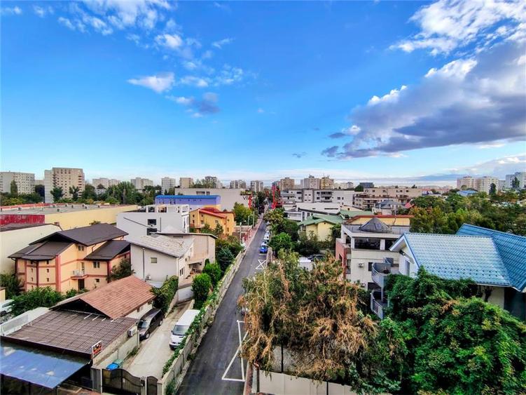 Apartament cu 2 camere decomandat în Titan