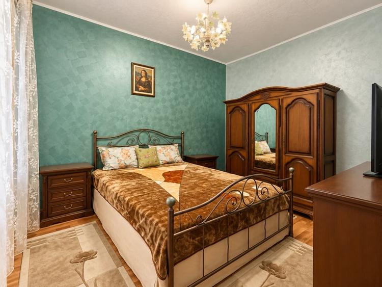 Casă individuală cu 6 camere cu Canalizare în Palas