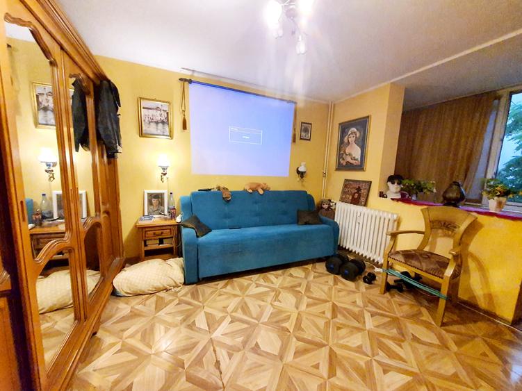 Apartament cu 3 camere decomandat în 1 Decembrie 1918