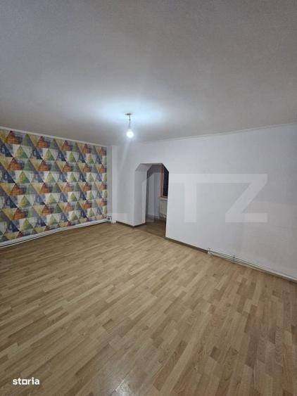 Apartament cu 4 camere în Roșu