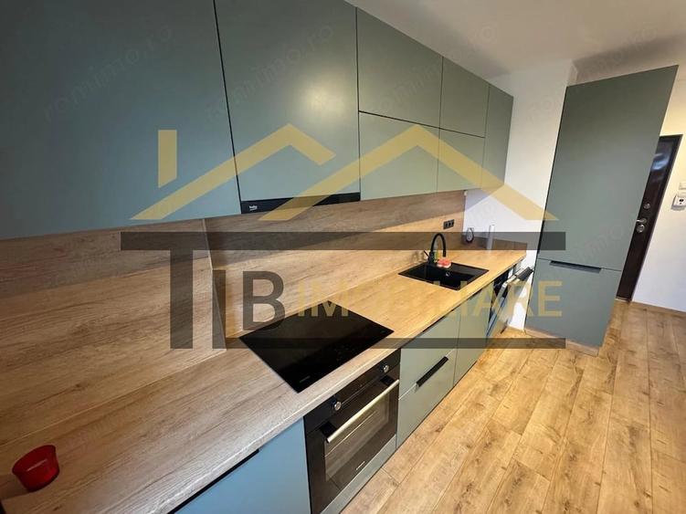 Apartament cu 3 camere semidecomandat în Pandurilor