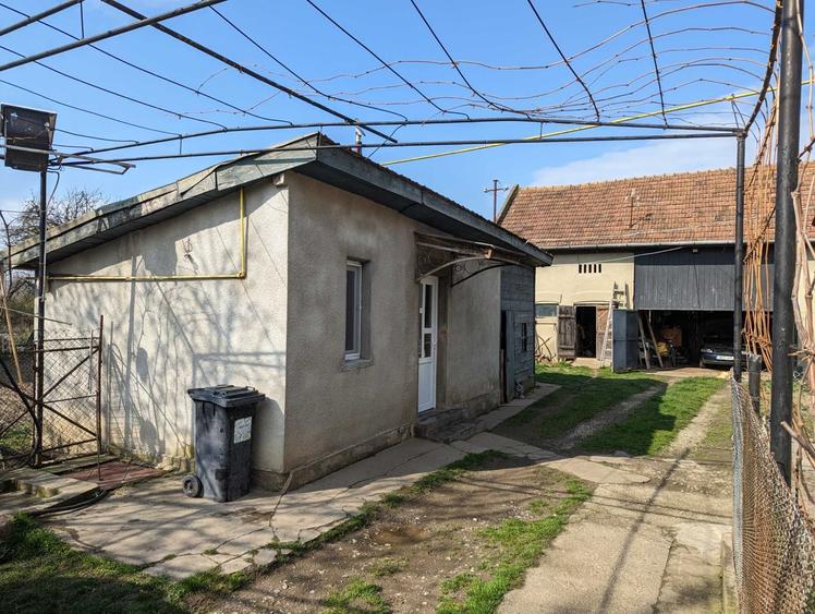 Casă cu 3 camere în Unirea