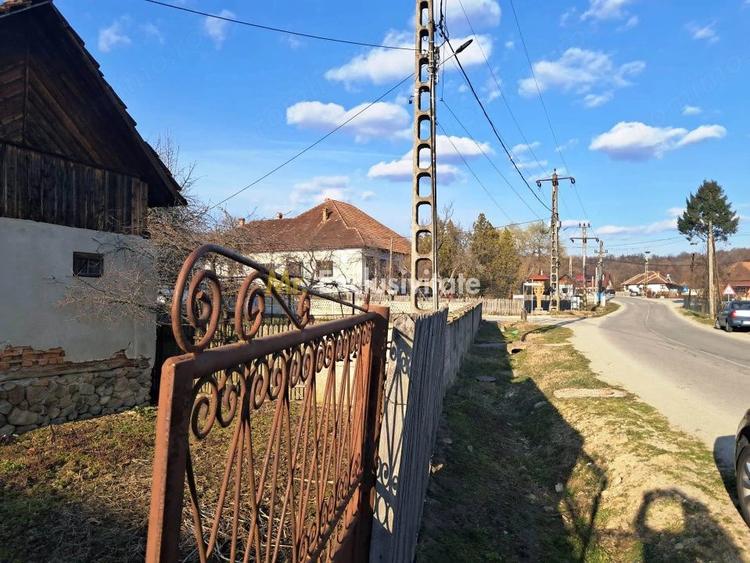 Casă cu 5 camere cu Teren 1466 Mp în Polovragi
