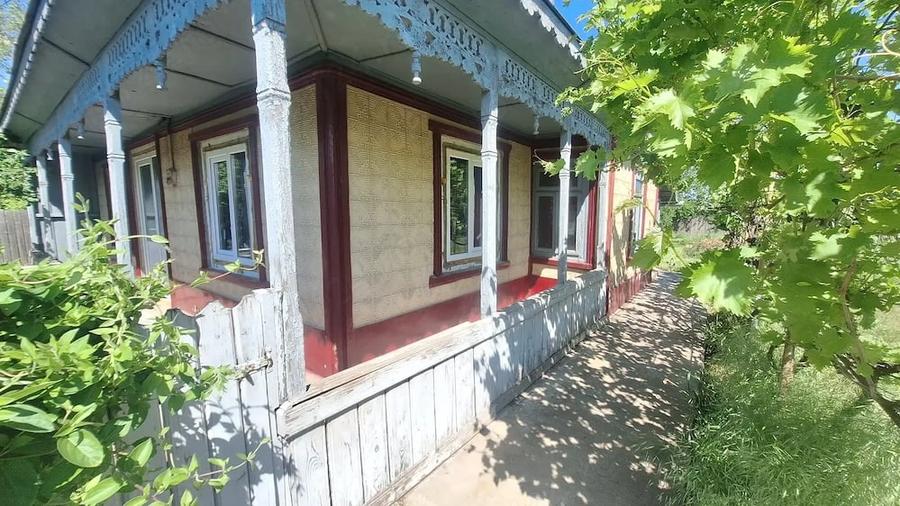 Casă cu 2 camere cu Teren 1640 Mp în Tufești