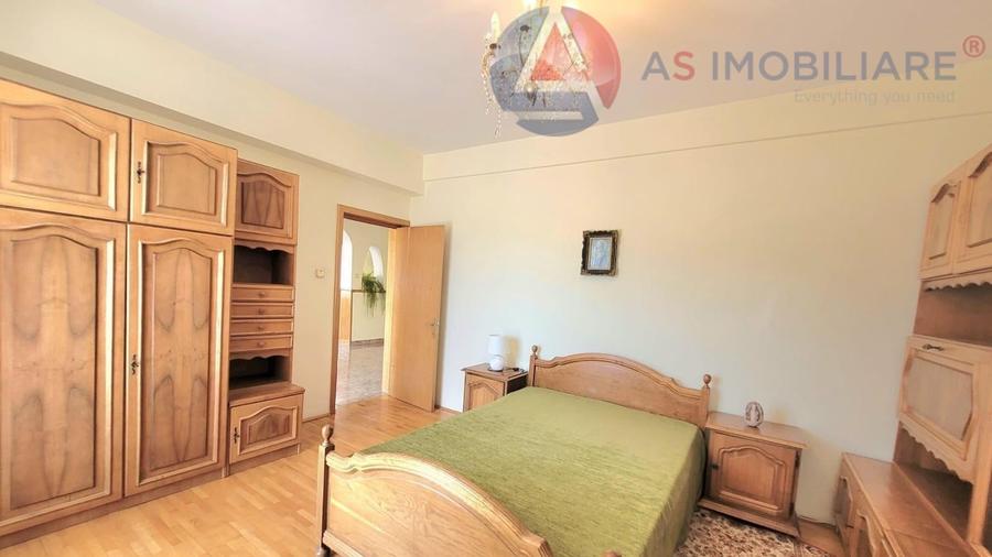 Casă cu 6 camere cu Canalizare în Tractorul