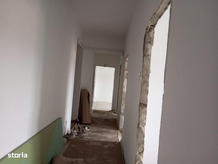Apartament cu 4 camere decomandat în Central