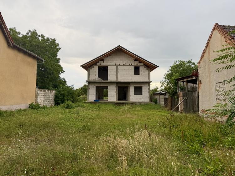 Casă individuală cu 5 camere cu Teren 1500 Mp în Bărăbanț
