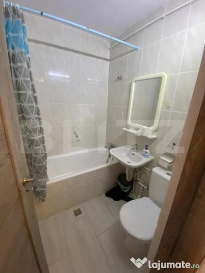 Apartament cu 5 camere decomandat în Micro 3