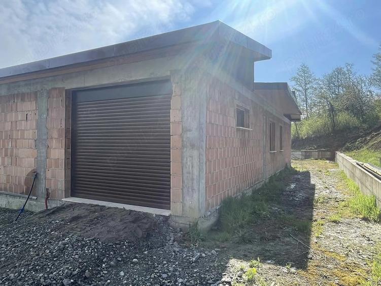 Casă cu Teren 3600 Mp în Vlădești