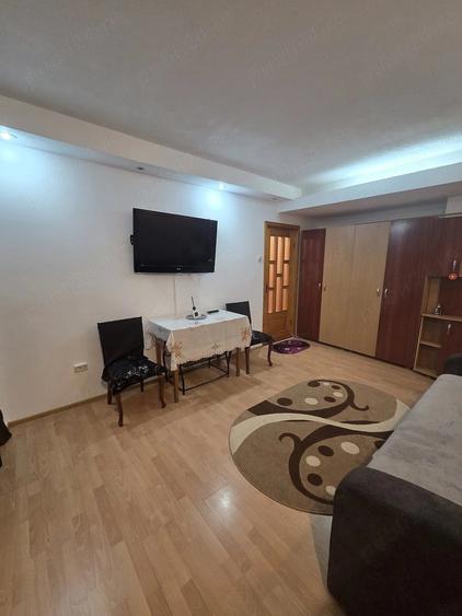 Apartament cu 2 camere decomandat în Micro 20