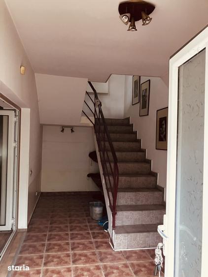Casă cu 4 camere cu Teren 600 Mp în Domnești