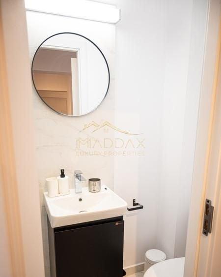 Apartament cu 3 camere semidecomandat, mobilat în 13 Septembrie
