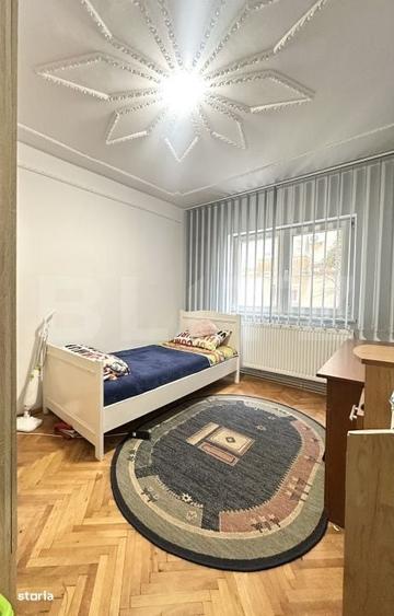 Apartament cu 4 camere decomandat în Lipovei