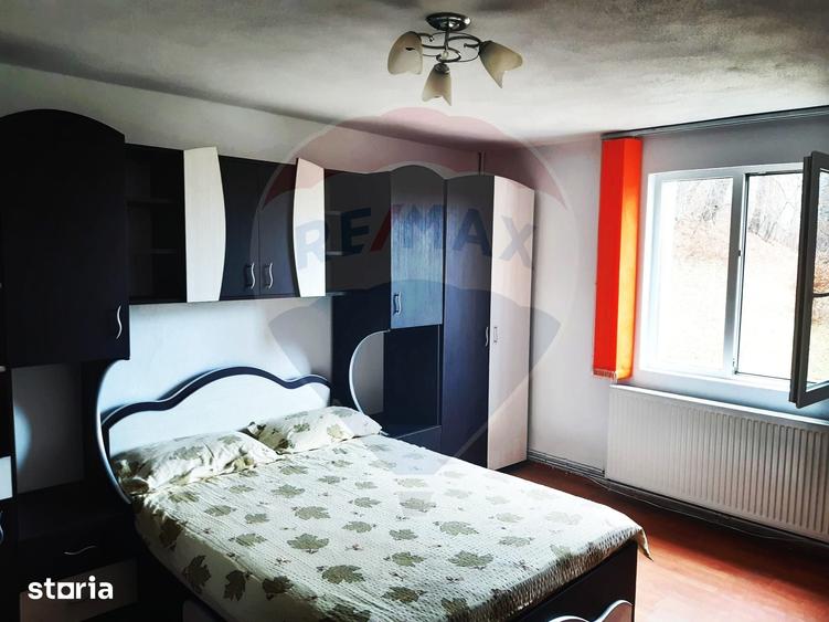 Casă cu 7 camere cu Teren 3580 Mp în Tohănița