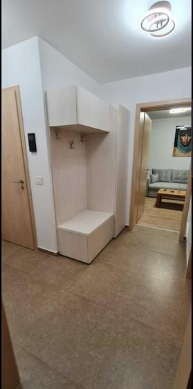 Apartament cu 2 camere decomandat, mobilat în Tractorul