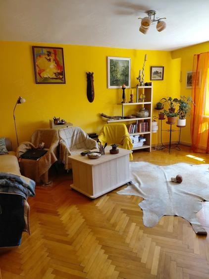 Apartament cu 3 camere decomandat în Central