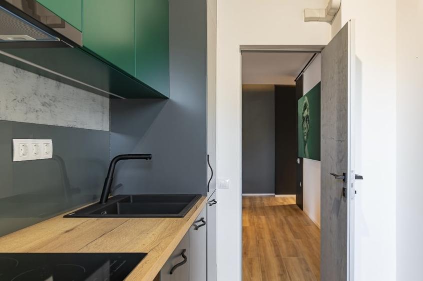 Apartament cu 2 camere semidecomandat, mobilat în Central