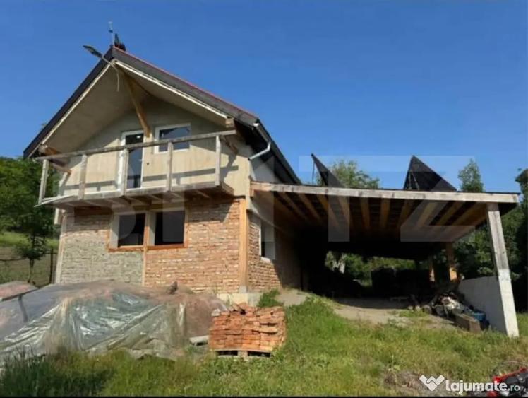Casă cu 3 camere cu Teren 1600 Mp în Petrilaca