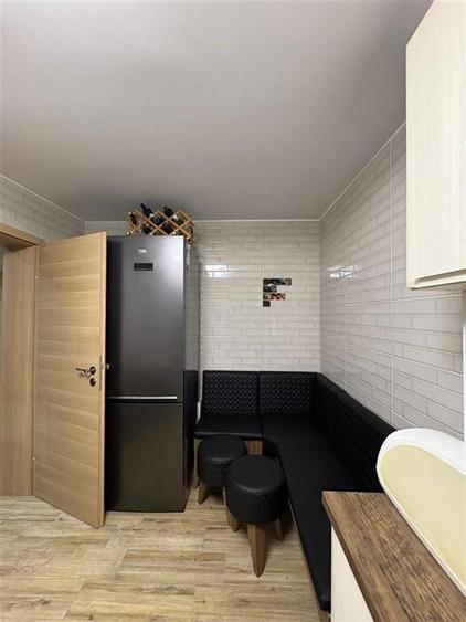 Apartament cu 4 camere decomandat în Răcădău