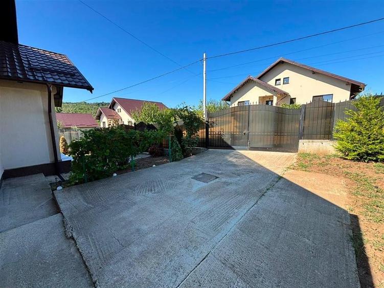 Casă cu 4 camere cu Teren 480 Mp în Valea Adâncă