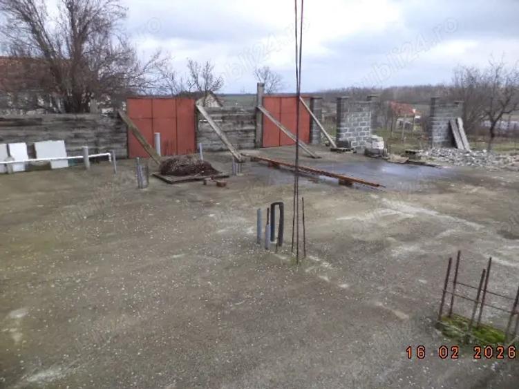 Casă cu Teren 1756 Mp în Vest