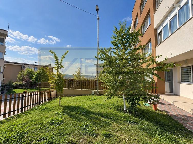 Apartament cu 3 camere semidecomandat, mobilat în Păcurari